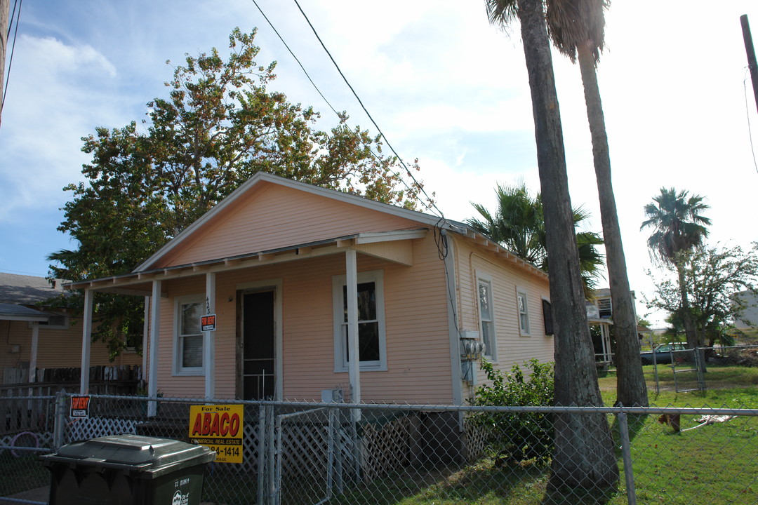 Beach Cottages in Corpus Christi, TX - Building Photo