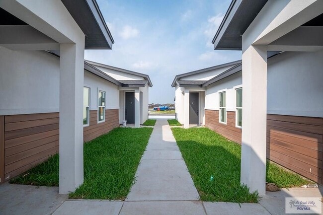 3604 Hidalgo Cir in Brownsville, TX - Building Photo - Building Photo
