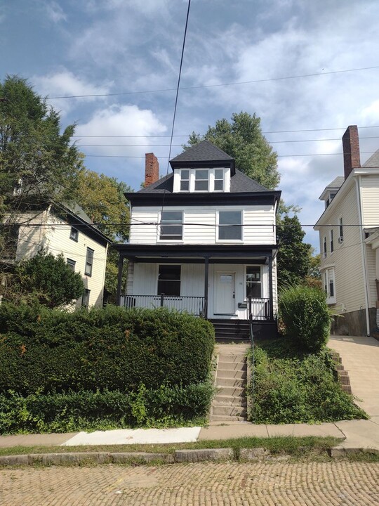 16 Mildred St in Crafton, PA - Building Photo