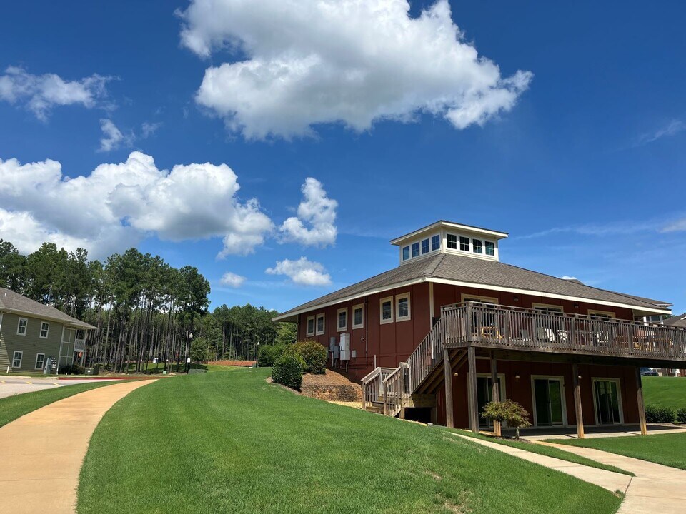 Abbey Glen Apartment Homes in West Point, GA - Foto de edificio