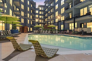 Live 8 West in Atlanta, GA - Building Photo