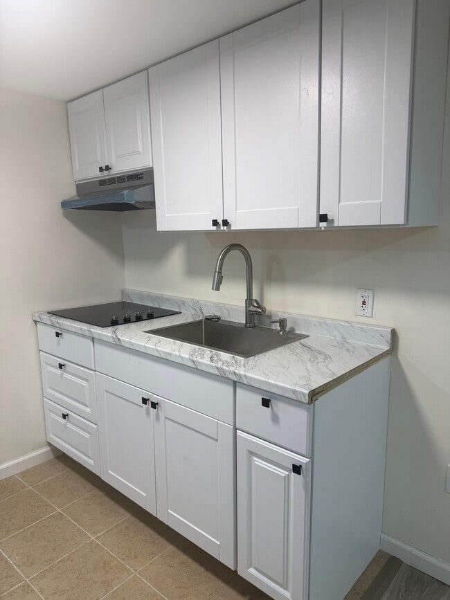 21 Garden St in Centereach, NY - Foto de edificio - Building Photo