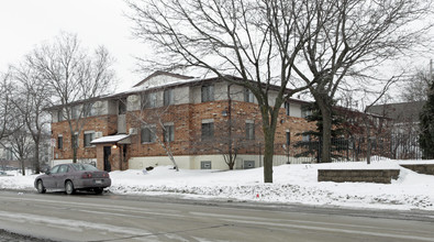 Auer Court Apartments in Milwaukee, WI - Building Photo - Building Photo