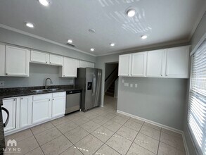 1200 Lake Valrico Ln in Valrico, FL - Building Photo - Building Photo