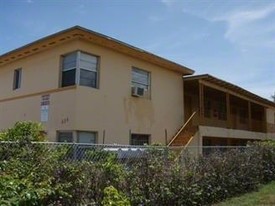 632 Palm Beach Lakes Blvd Apartments