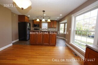 30871 Lorain Rd in North Olmsted, OH - Building Photo - Building Photo