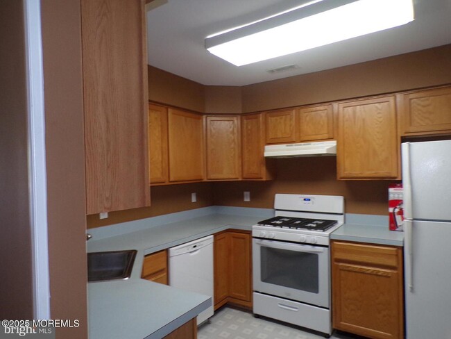 1502 Saxony Dr in Mount Laurel, NJ - Building Photo - Building Photo