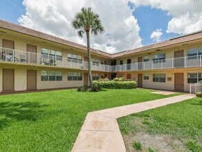 2700 Casita Way, Unit LAGO DELRAY in Delray Beach, FL - Building Photo - Building Photo