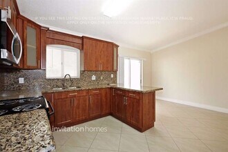 20251 SW 130th Ct, Unit Unit B in Miami, FL - Foto de edificio - Building Photo