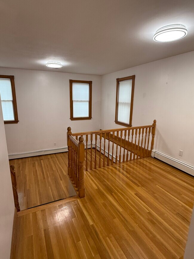 16 Warren St, Unit 1 in Cambridge, MA - Foto de edificio - Building Photo
