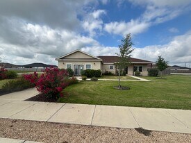 100 Strawberry Flds in Poteet, TX - Building Photo