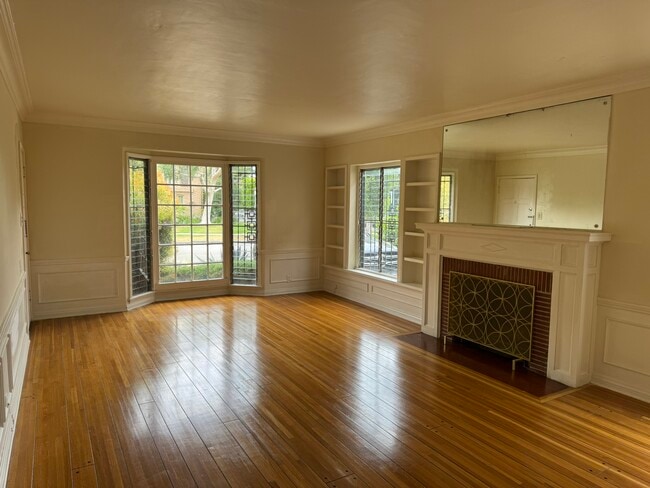 1137 Meadowbrook Ave, Unit 1371 in Los Angeles, CA - Building Photo - Building Photo