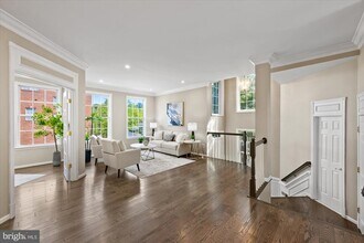 13438 Burrough Farm Dr in Herndon, VA - Building Photo - Building Photo