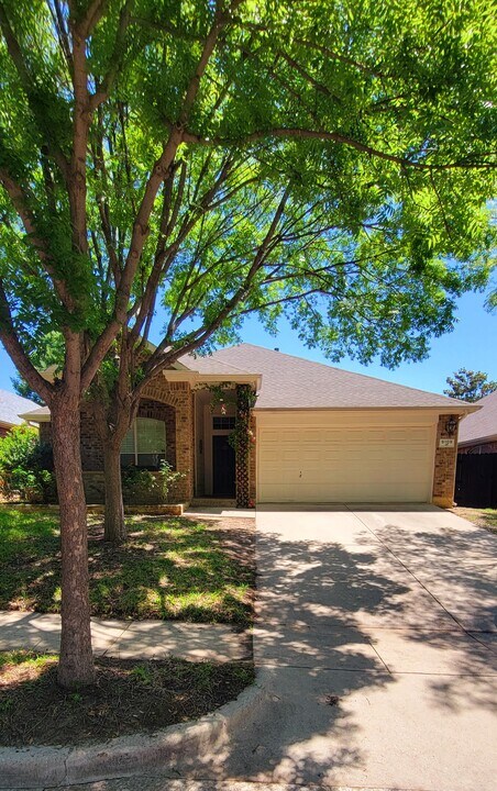 9108 Brinson Dr in Fort Worth, TX - Building Photo