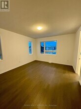 62 Gretzky Ave in Barrie, ON - Building Photo - Building Photo