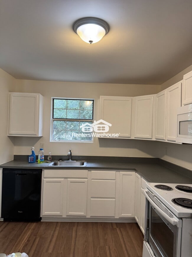 1088 Crestview Dr in Annapolis, MD - Building Photo - Building Photo