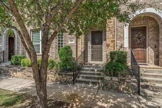 4165 Broadway Ave in Flower Mound, TX - Foto de edificio - Building Photo