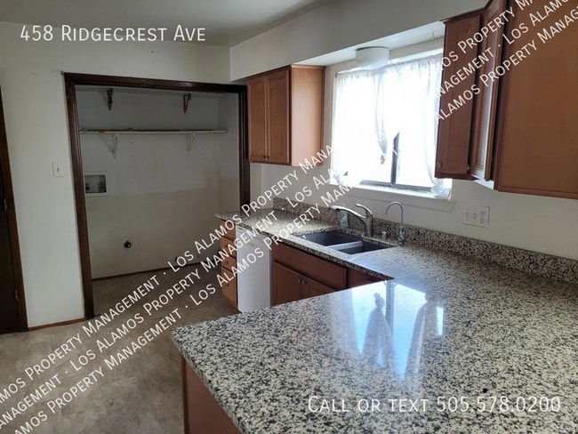 458 Ridgecrest Ave in White Rock, NM - Building Photo - Building Photo