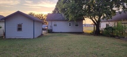 710 N Main St in Tonkawa, OK - Building Photo - Building Photo