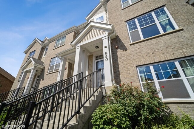 property at 850 Lexington Cir W