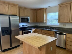 1046 Simon Dr in Placerville, CA - Building Photo - Building Photo