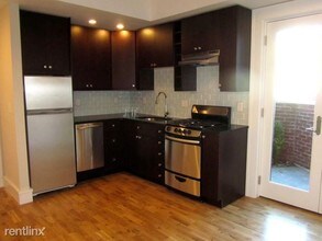 126 Charles St-Unit -Apt 1A in Cambridge, MA - Foto de edificio - Building Photo