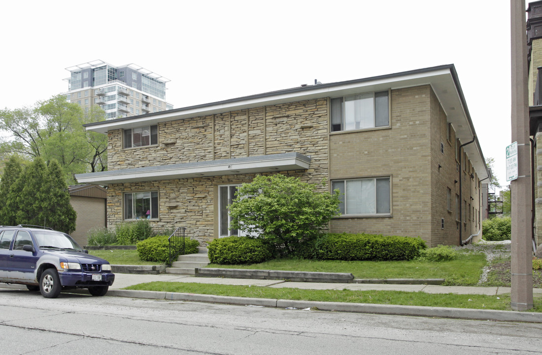 1466 N. Farwell Avenue in Milwaukee, WI - Foto de edificio