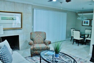 7825 Renaissance Ct, Unit B in Charlotte, NC - Foto de edificio - Building Photo
