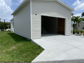 7465 44th Trail N in Riviera Beach, FL - Building Photo - Building Photo