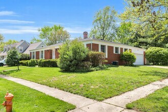 3201 Fawn Hill Ct in Urbana, IL - Building Photo - Building Photo