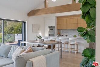 5265 Dahlia Dr in Los Angeles, CA - Building Photo - Building Photo
