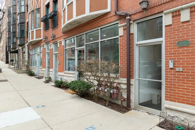 River West Condos in Chicago, IL - Building Photo - Building Photo
