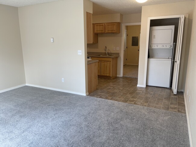2619 NE Halsey St, Unit 7 in Portland, OR - Foto de edificio - Building Photo