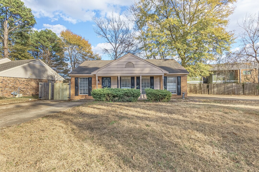 4310 Shadcrest Cove in Memphis, TN - Building Photo