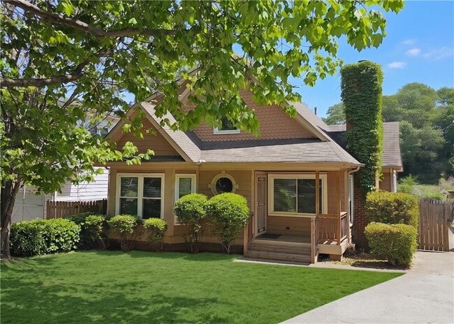 property at 957 Oak St SW