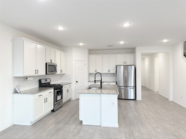 9662 Caney Trails Rd in Cut And Shoot, TX - Building Photo - Building Photo