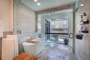 3923 Cole Ave in Dallas, TX - Building Photo