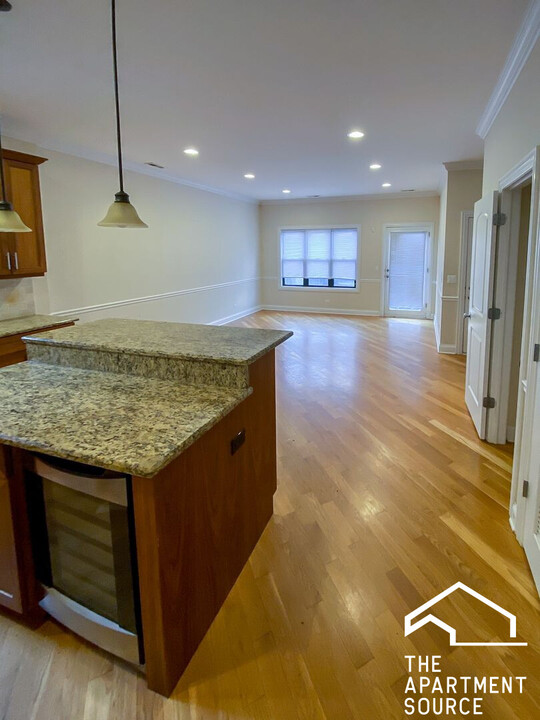 3231 N Kenmore Ave, Unit 1 in Chicago, IL - Building Photo