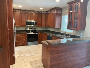 411 Brandywine Dr in Valrico, FL - Foto de edificio - Building Photo