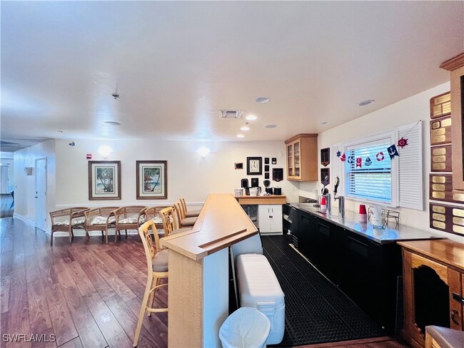 15465 Cedarwood Ln in Naples, FL - Foto de edificio - Building Photo