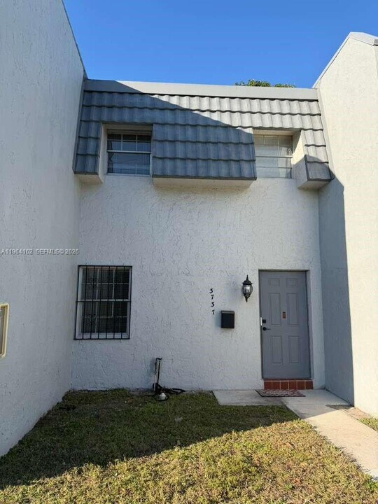 3737 NW 20th St in Lauderdale Lakes, FL - Building Photo