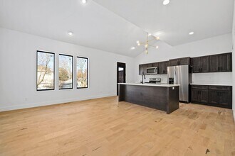 105-107 Amberwood Ct in Raymore, MO - Building Photo - Building Photo