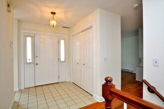 8 Dickinson Ct in Litchfield, CT - Building Photo - Building Photo