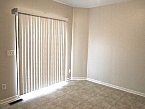 402 Rolling Acre Dr in Lithopolis, OH - Building Photo - Building Photo