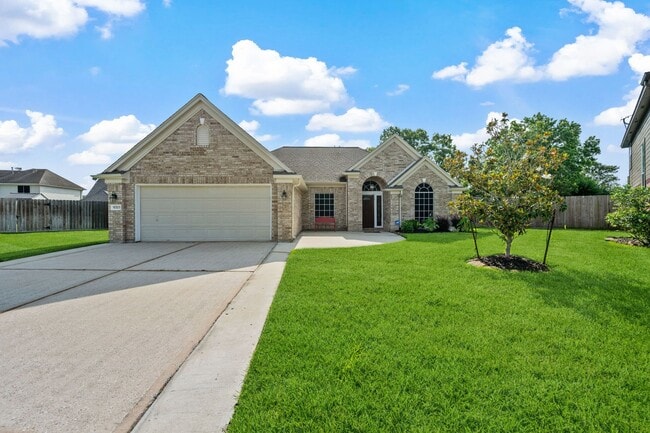 10323 Otter Cir in Baytown, TX - Building Photo - Building Photo
