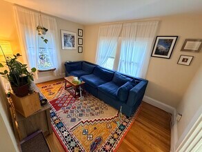 8 Roberts St in Brookline, MA - Building Photo - Building Photo