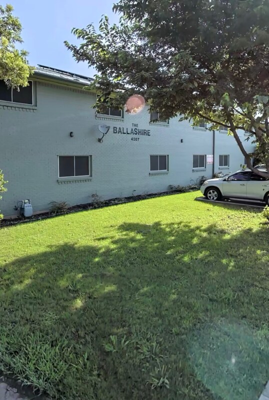 4207 Meredith Ave, Unit 4207 Meredith Ave Dallas, TX 75211 in Dallas, TX - Foto de edificio - Building Photo