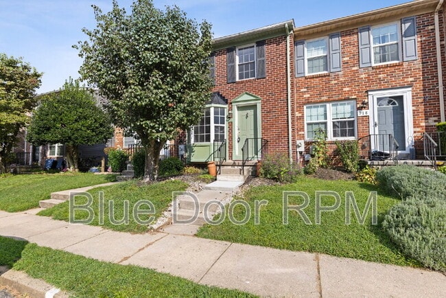 property at 916 Pentwood Ct