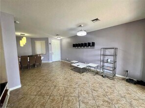 9722 Roundstone Cir in Ft. Myers, FL - Building Photo - Building Photo