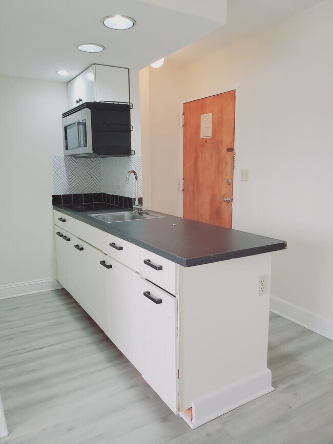 60 Strawberry Hill Ave in Stamford, CT - Building Photo - Building Photo